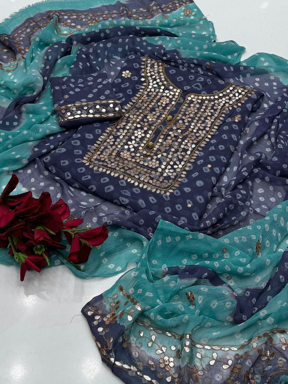 2 پی سی ای ہاتھ سے تیار پیسٹنگ پریس کو کام کرنا ہوگا۔