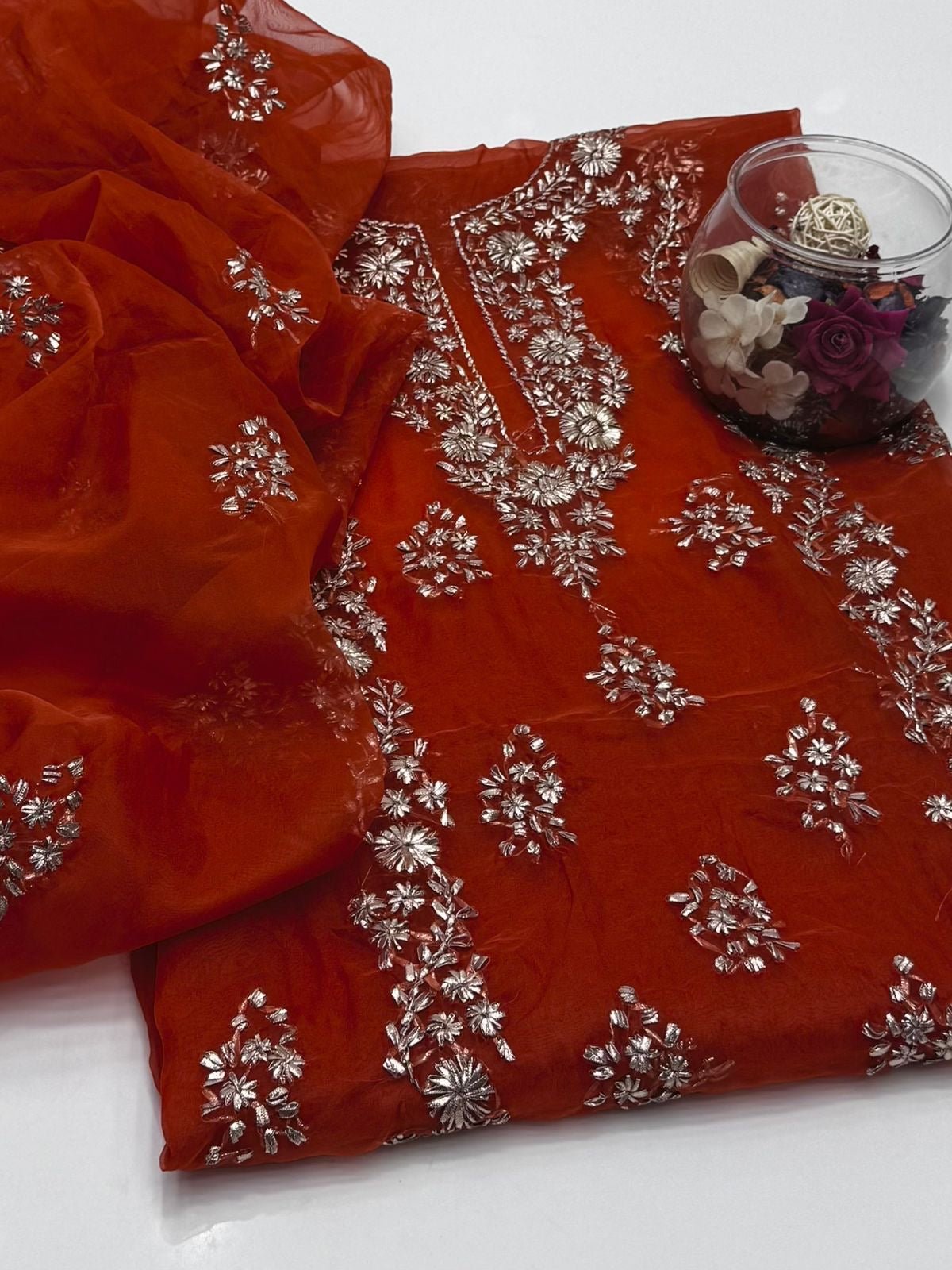 2 پی سی آرگنزا ہیوی ایل سی ڈی کو کام کرنا پڑے گا۔