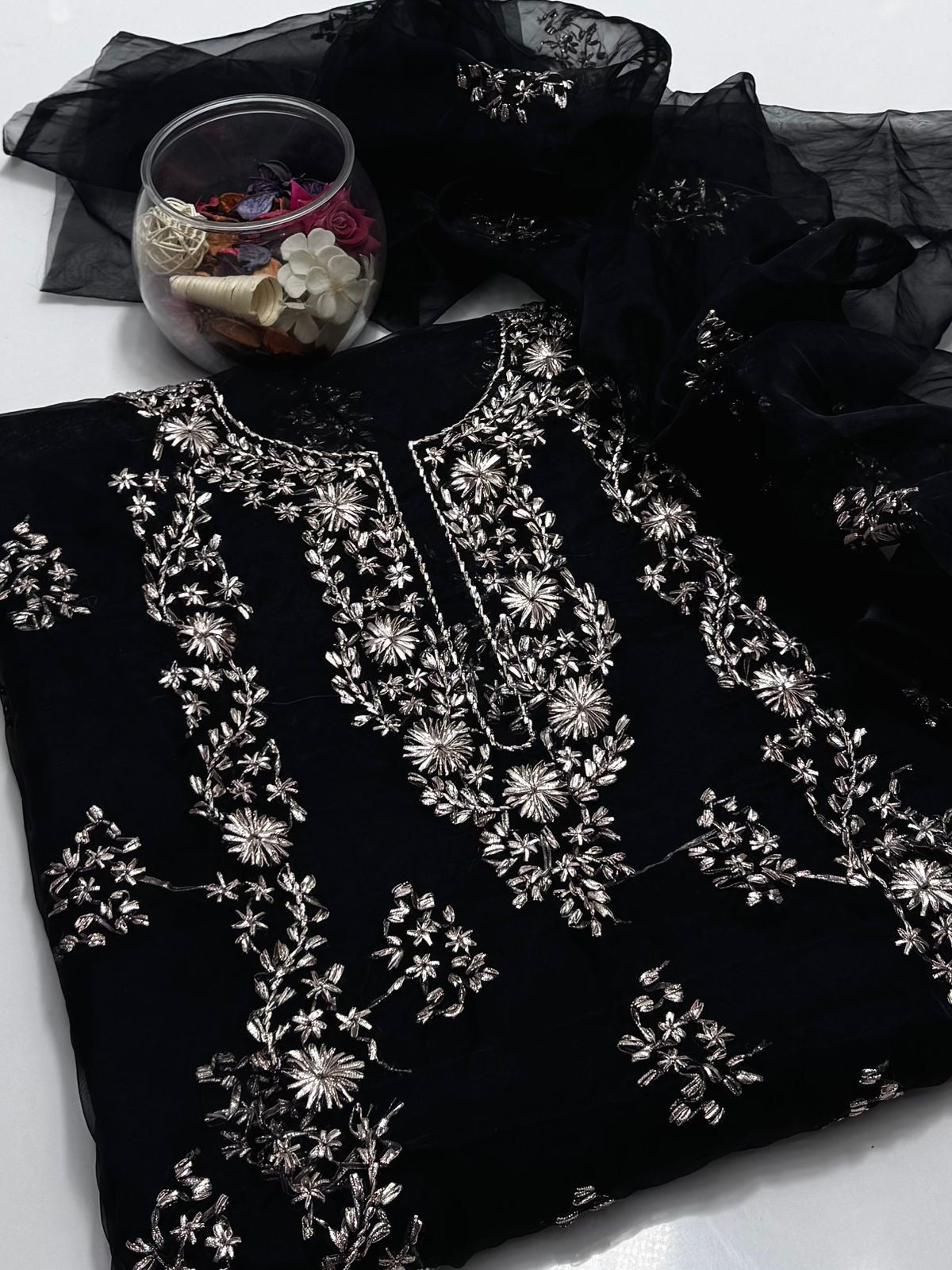 2 پی سی آرگنزا ہیوی ایل سی ڈی کو کام کرنا پڑے گا۔