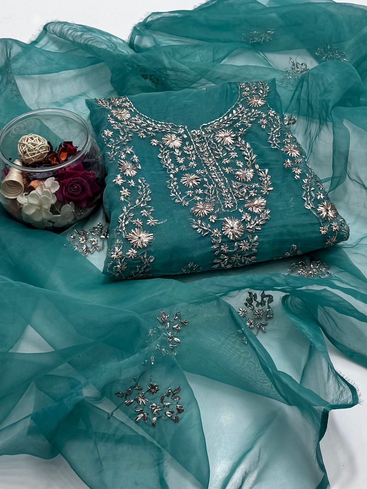 2 پی سی آرگنزا ہیوی ایل سی ڈی کو کام کرنا پڑے گا۔