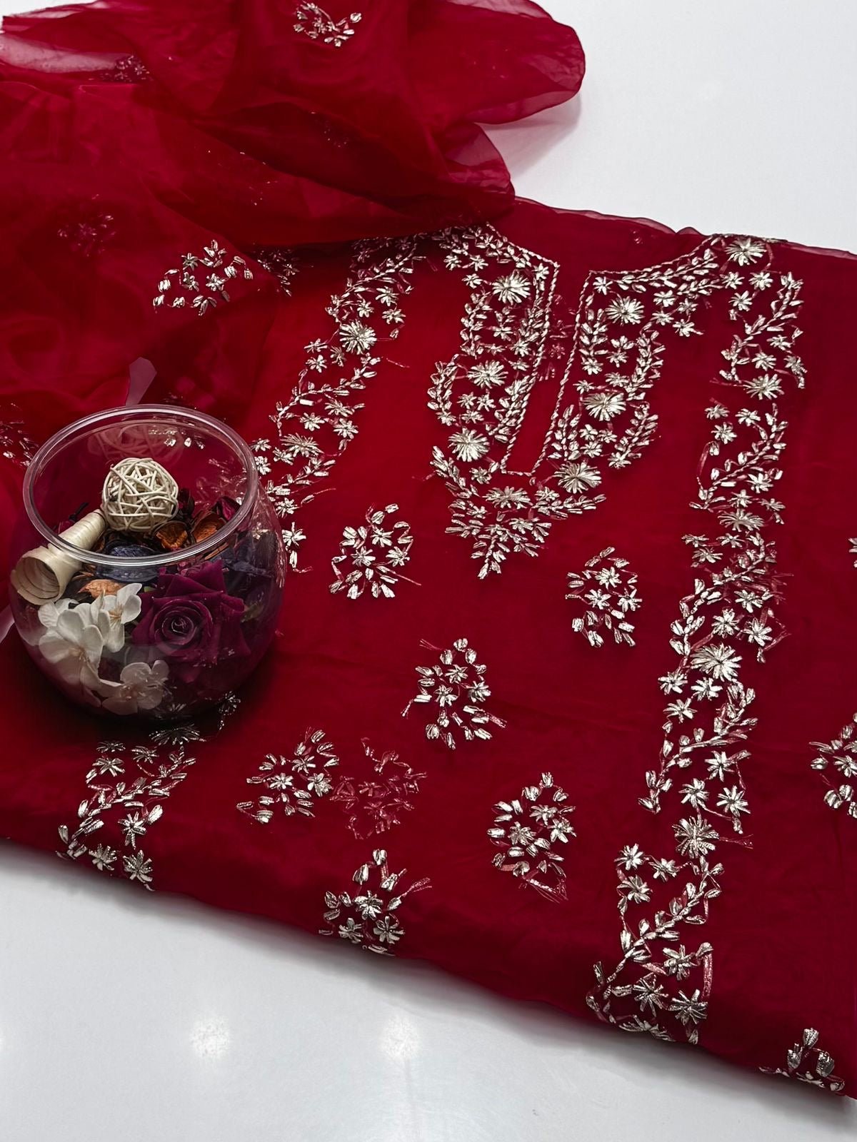 2 پی سی آرگنزا ہیوی ایل سی ڈی کو کام کرنا پڑے گا۔