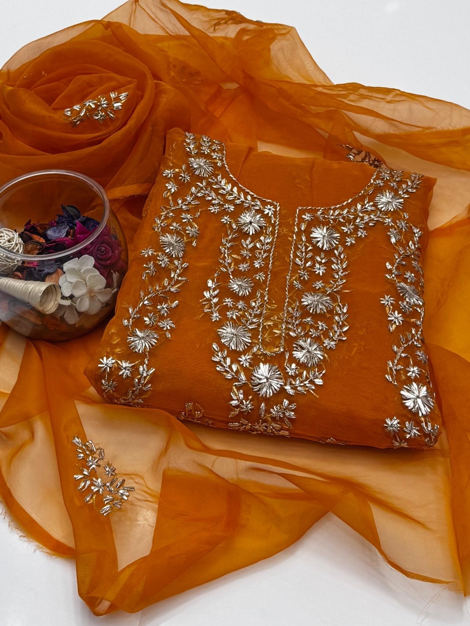 2 پی سی آرگنزا ہیوی ایل سی ڈی کو کام کرنا پڑے گا۔