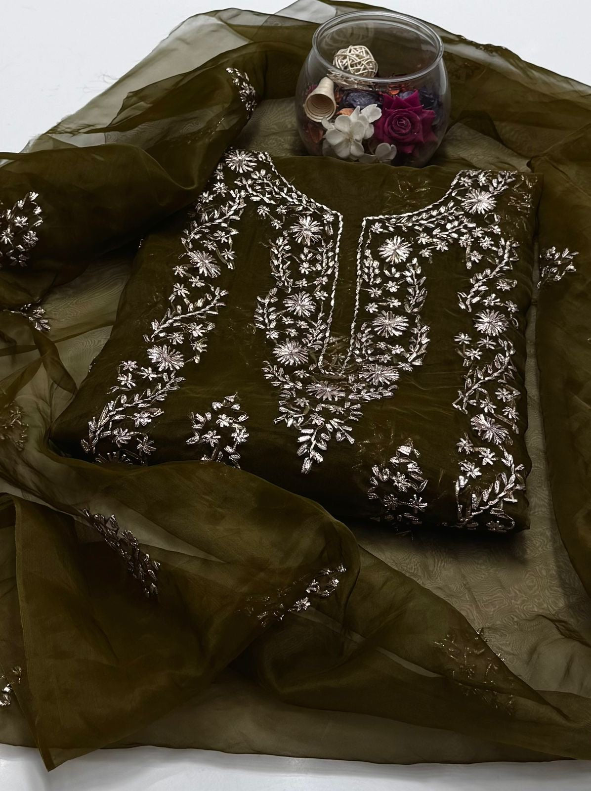 2 پی سی آرگنزا ہیوی ایل سی ڈی کو کام کرنا پڑے گا۔