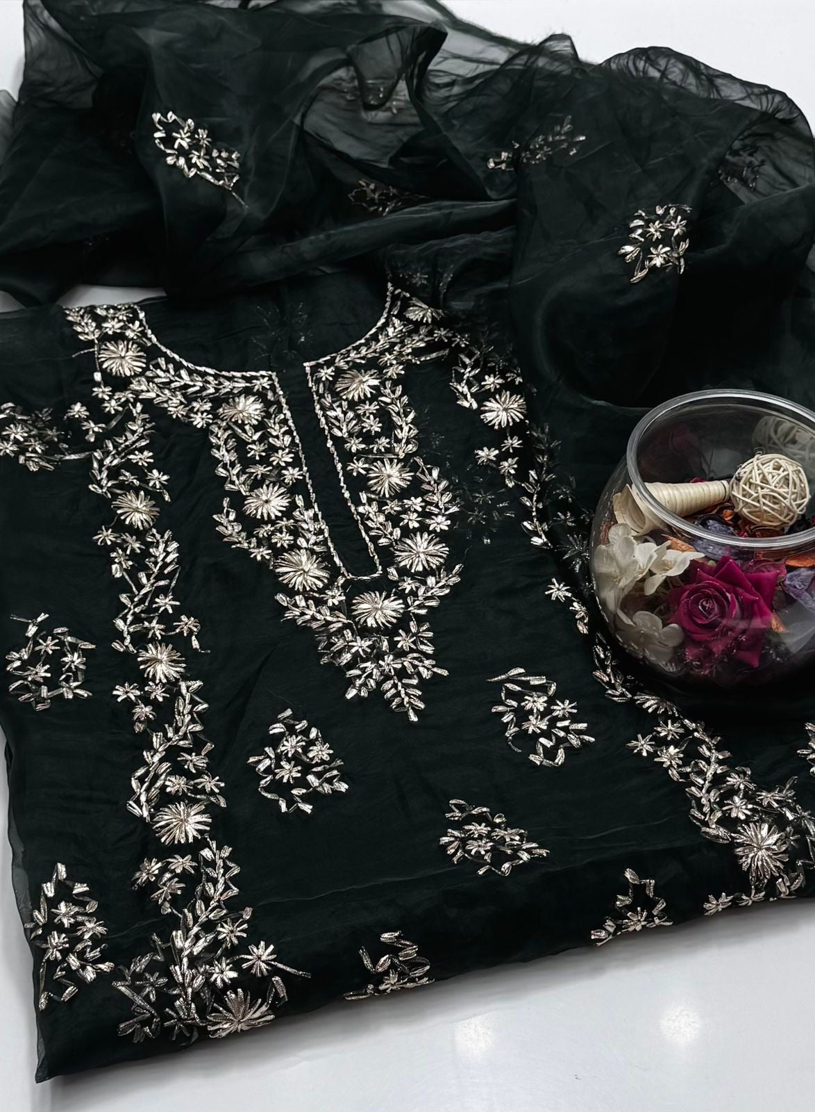 2 پی سی آرگنزا ہیوی ایل سی ڈی کو کام کرنا پڑے گا۔