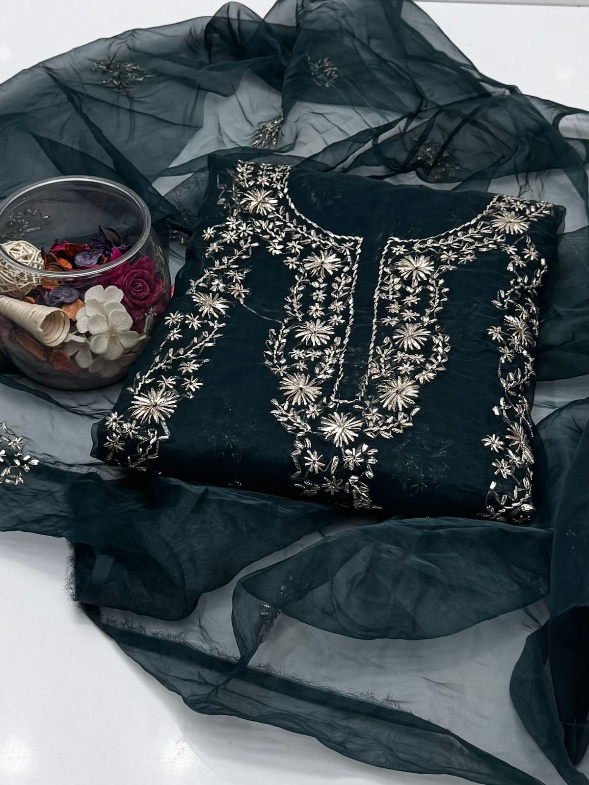 2 پی سی آرگنزا ہیوی ایل سی ڈی کو کام کرنا پڑے گا۔