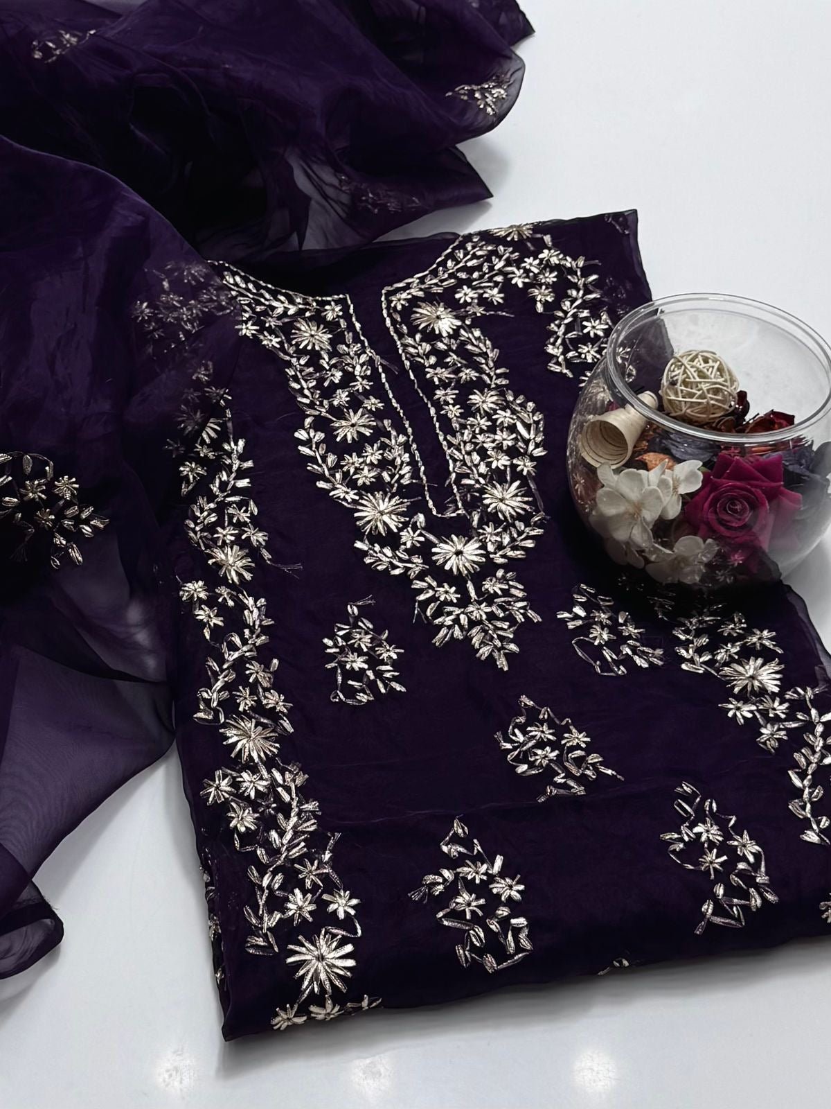 2 پی سی آرگنزا ہیوی ایل سی ڈی کو کام کرنا پڑے گا۔