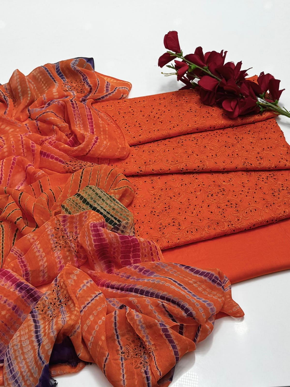 3 ٹکڑا لان ہاتھ سے تیار روایتی مجموعہ