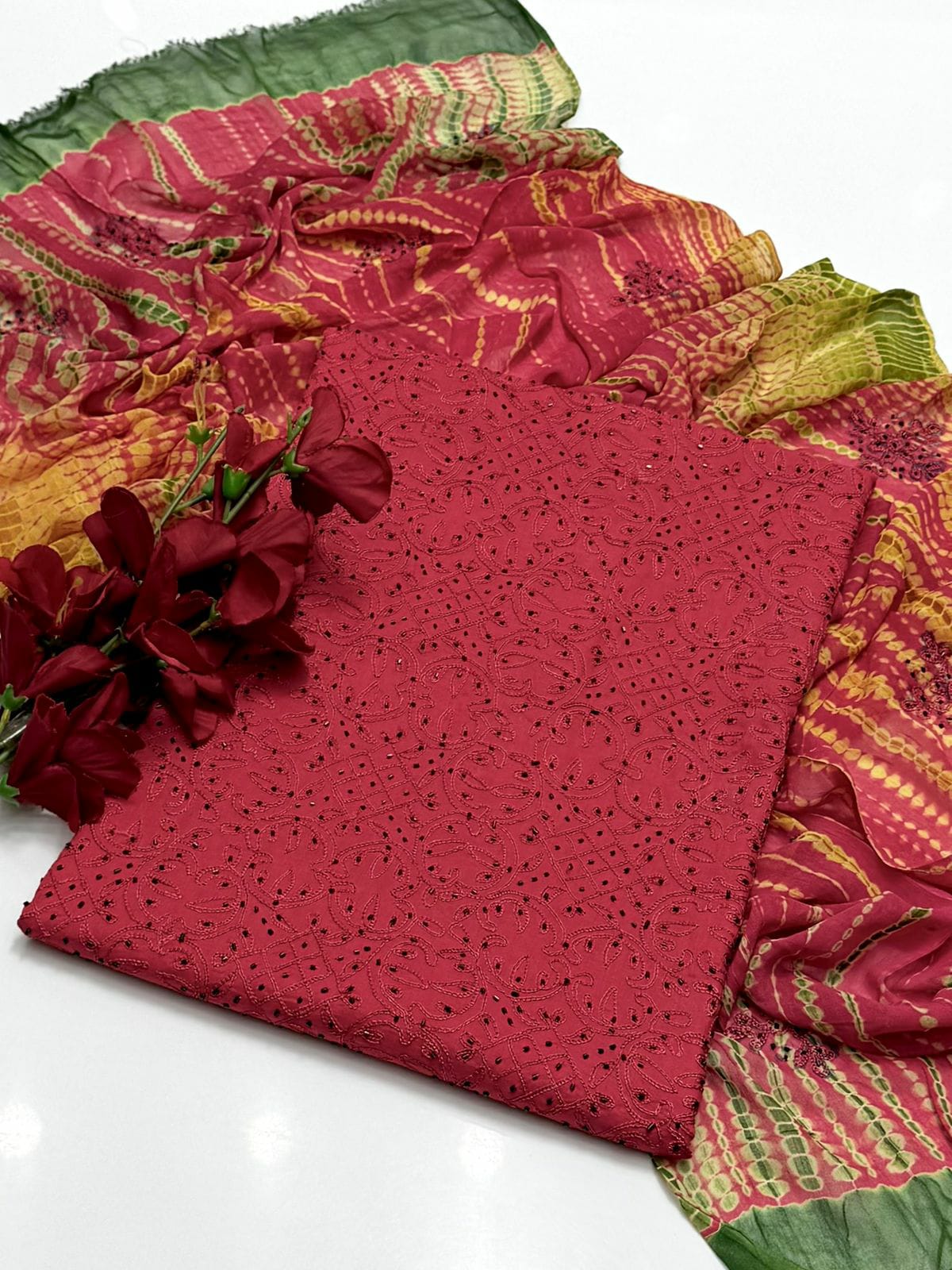 3 ٹکڑا لان ہاتھ سے تیار روایتی مجموعہ