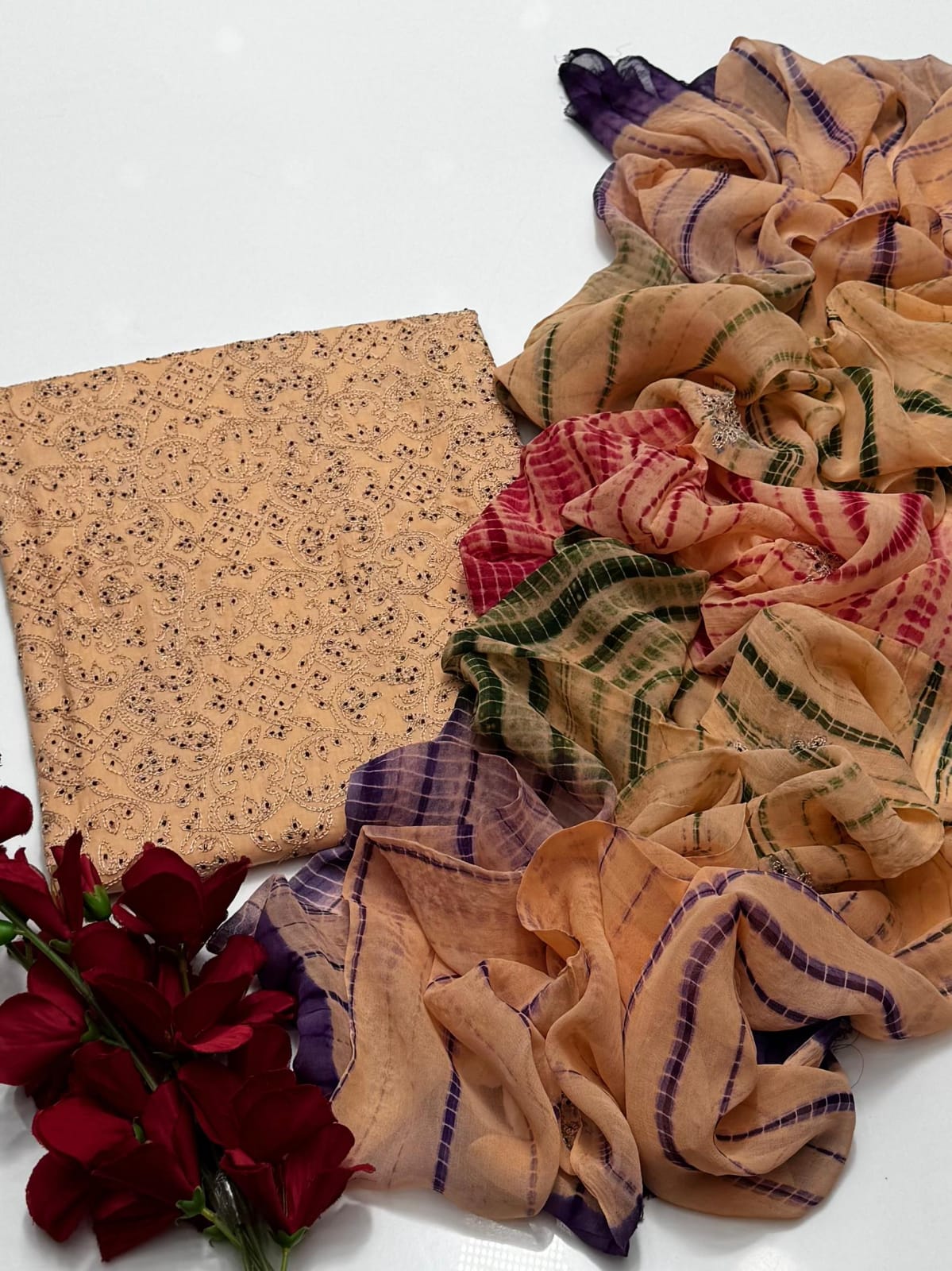 3 ٹکڑا لان ہاتھ سے تیار روایتی مجموعہ