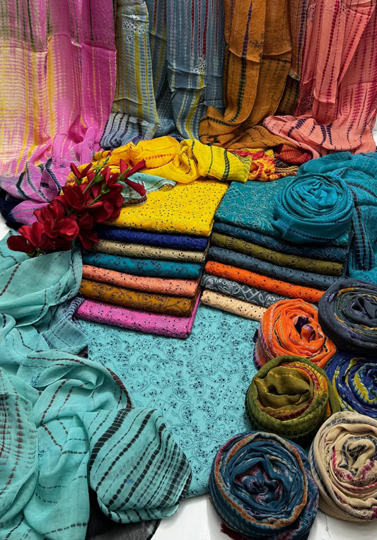 3 ٹکڑا لان ہاتھ سے تیار روایتی مجموعہ