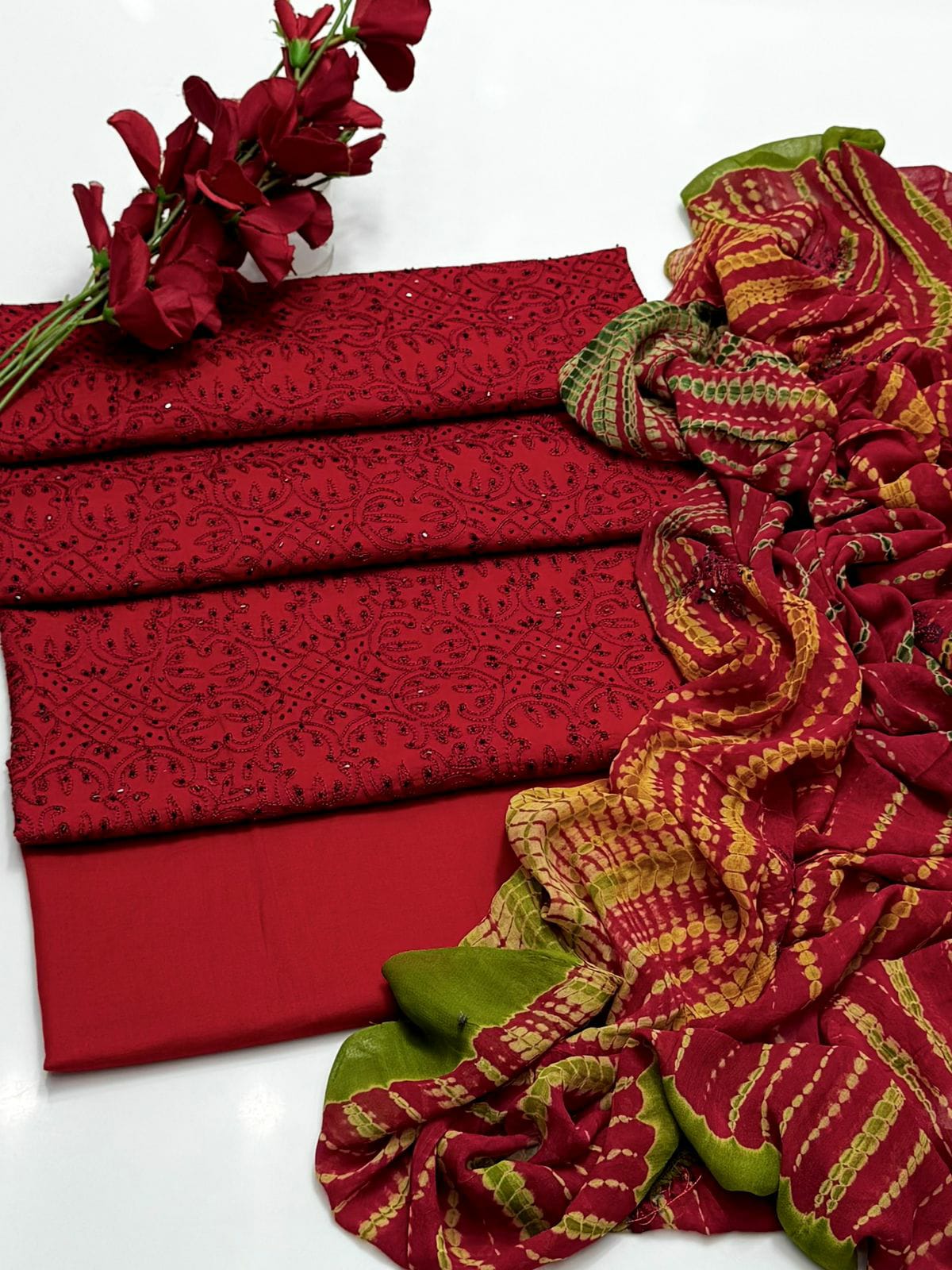 3 ٹکڑا لان ہاتھ سے تیار روایتی مجموعہ