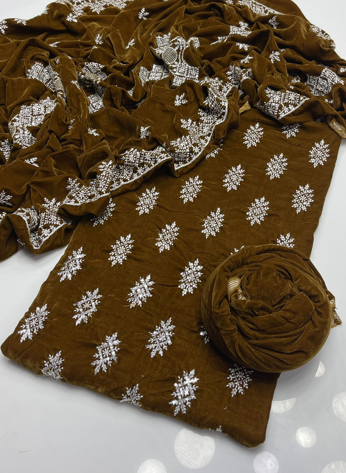 9000 مائیکرو کورین مخمل پر 3 ٹکڑا تسلسل کڑھائی