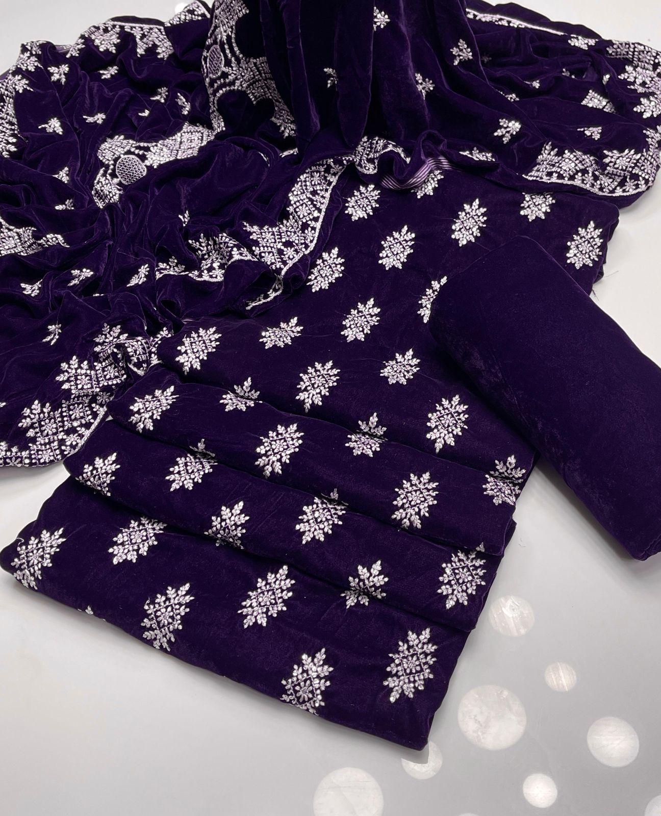 9000 مائیکرو کورین مخمل پر 3 ٹکڑا تسلسل کڑھائی