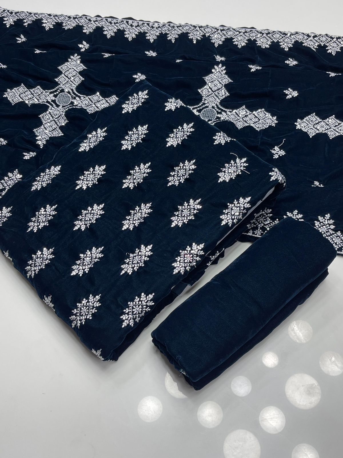 9000 مائیکرو کورین مخمل پر 3 ٹکڑا تسلسل کڑھائی