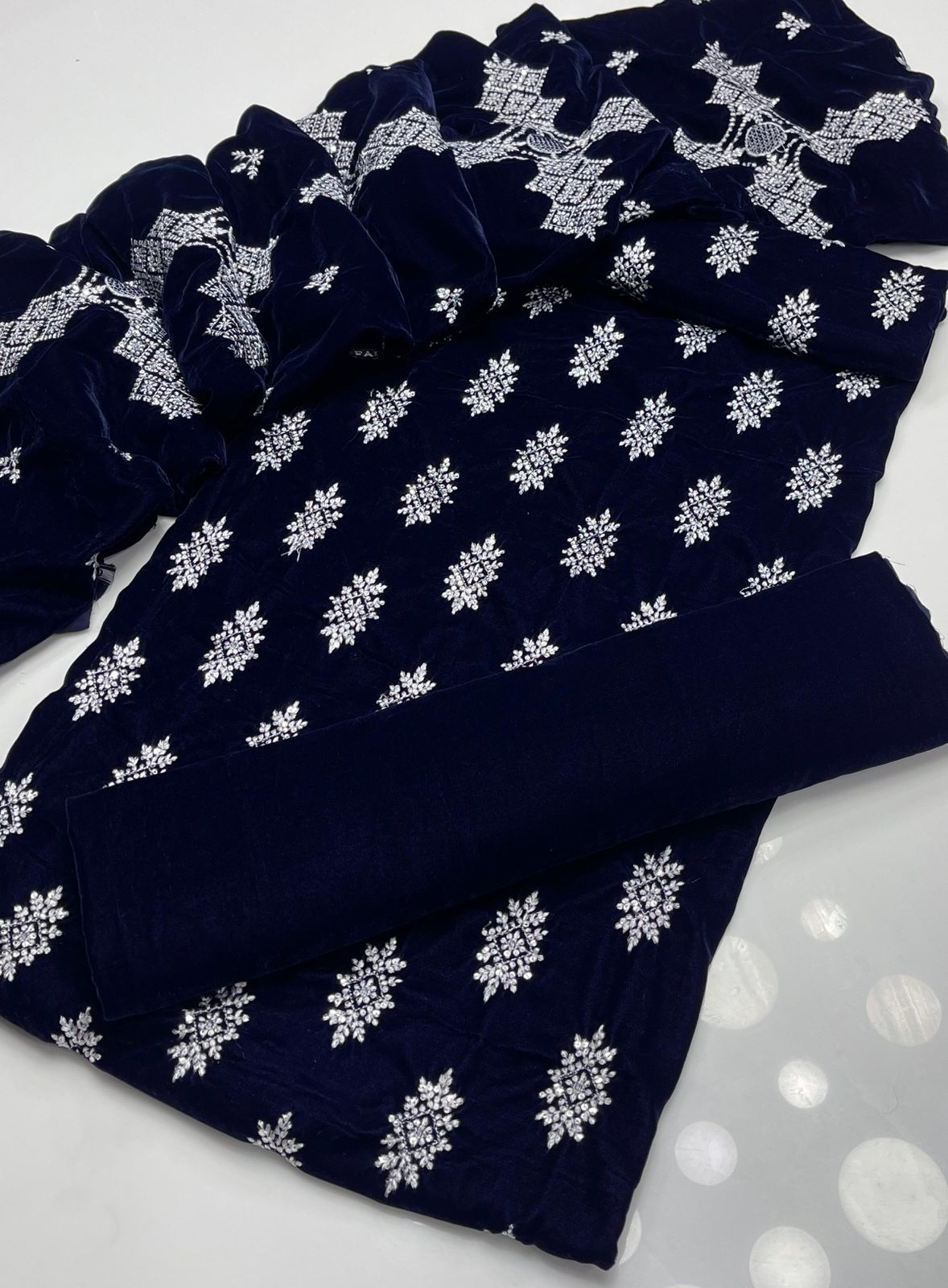 9000 مائیکرو کورین مخمل پر 3 ٹکڑا تسلسل کڑھائی