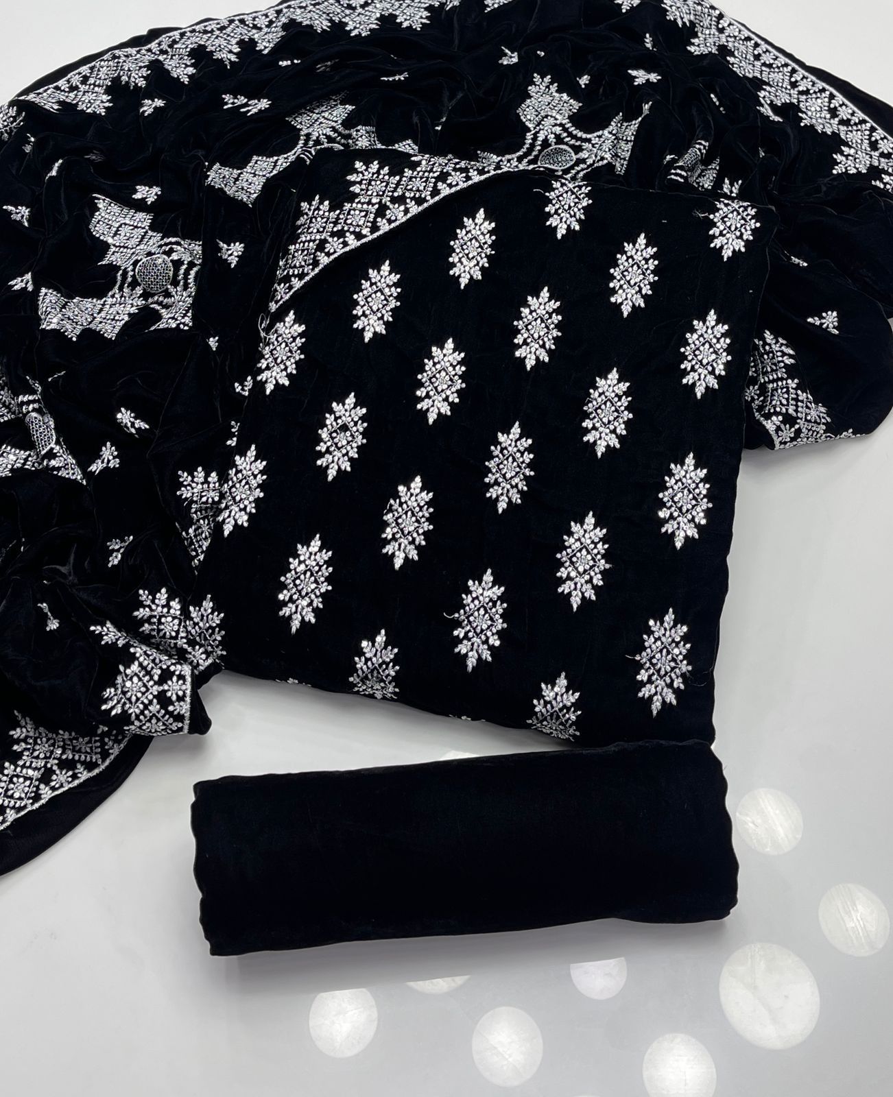 9000 مائیکرو کورین مخمل پر 3 ٹکڑا تسلسل کڑھائی