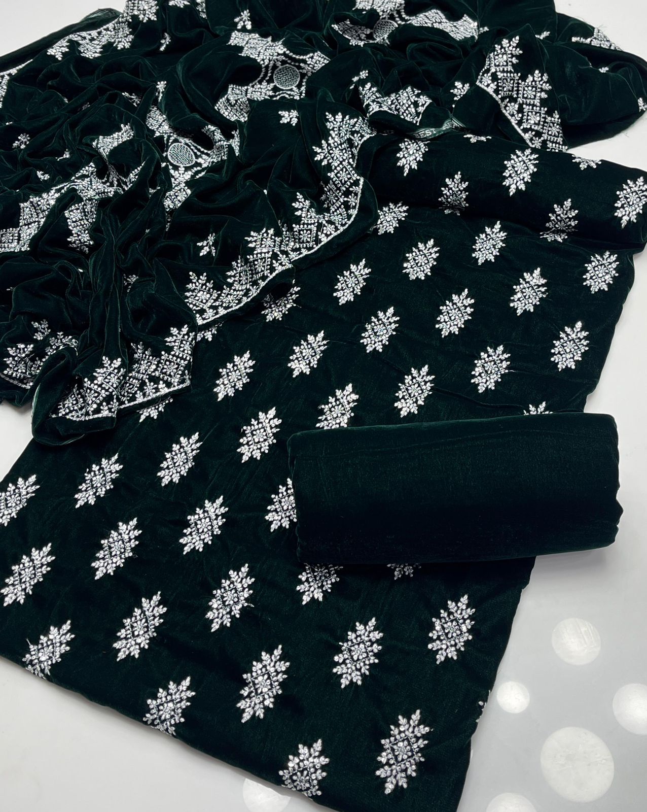 9000 مائیکرو کورین مخمل پر 3 ٹکڑا تسلسل کڑھائی