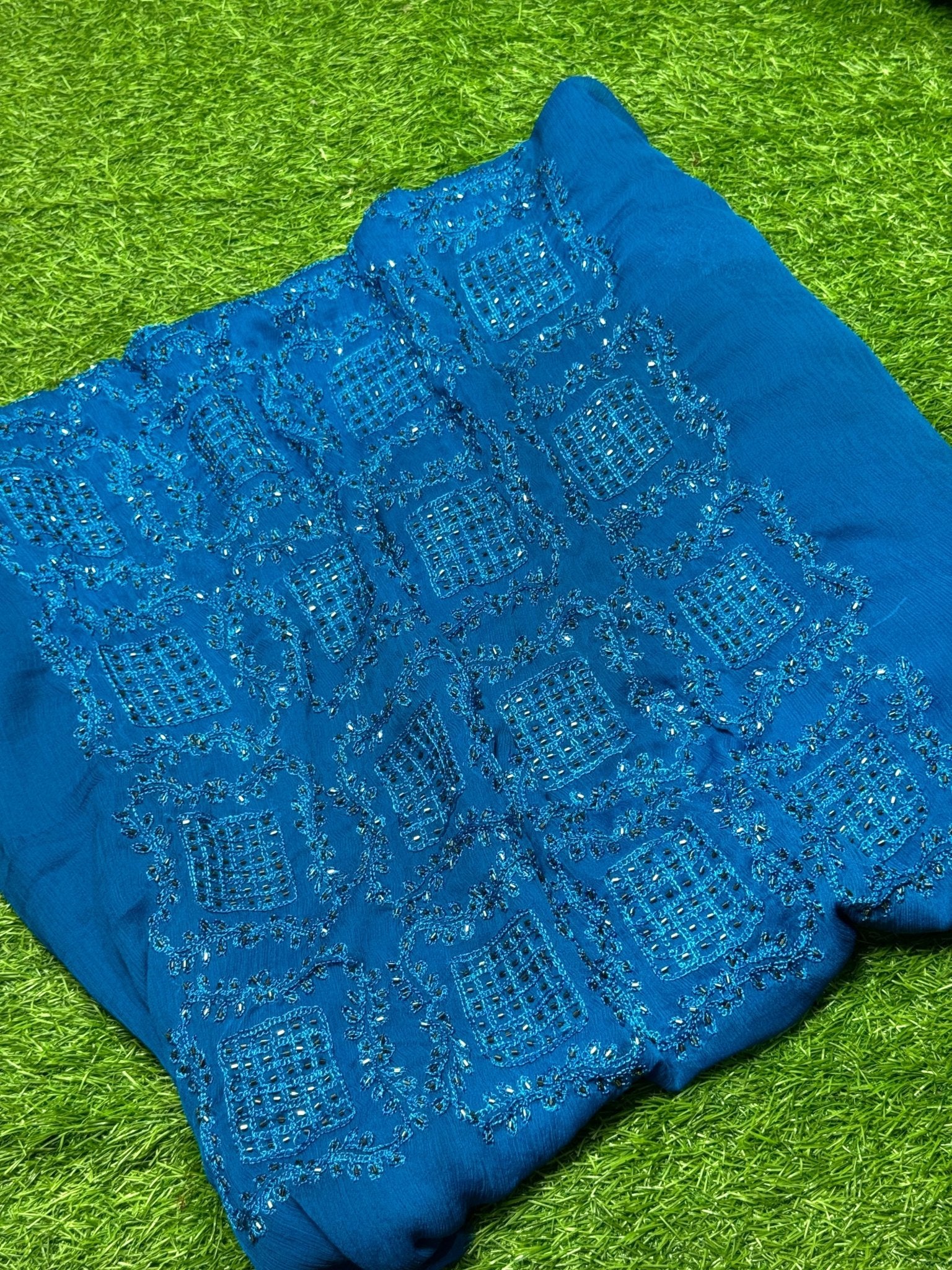 کٹ دانا کے ساتھ شفان 2 پیس ہاتھ سے بنی ارری