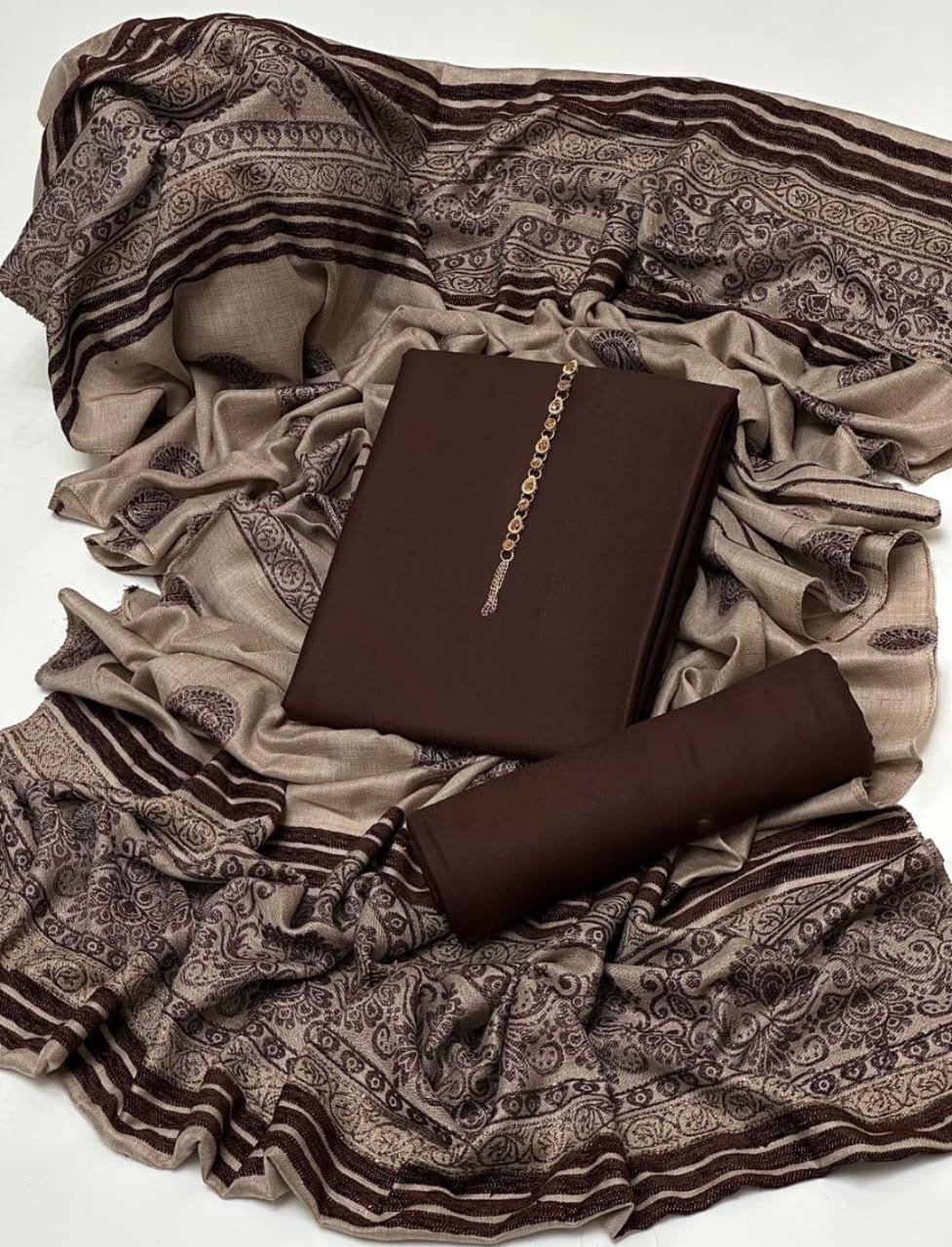 دھنک 3 ٹکڑا بھاری جیقورڈ شال کے ساتھ