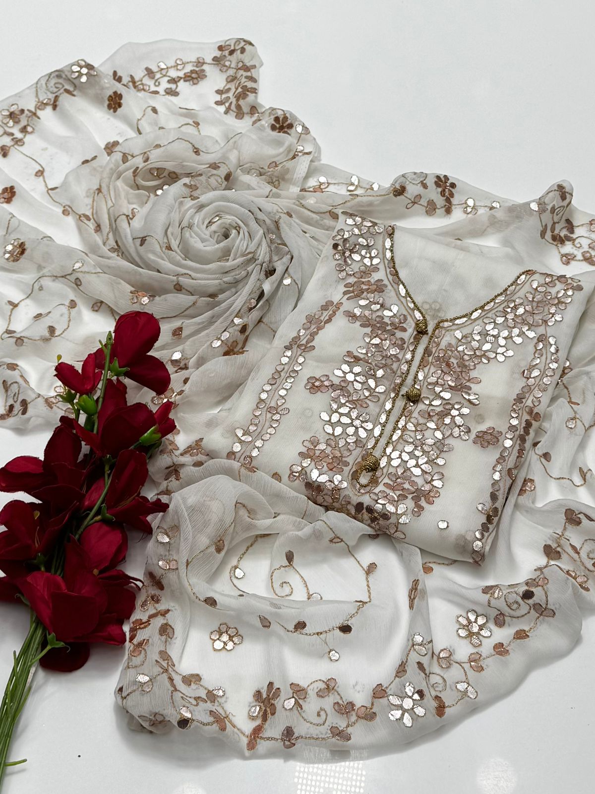 ہاتھ سے تیار کردہ پیسٹنگ 2 پی سی پریس گوٹا