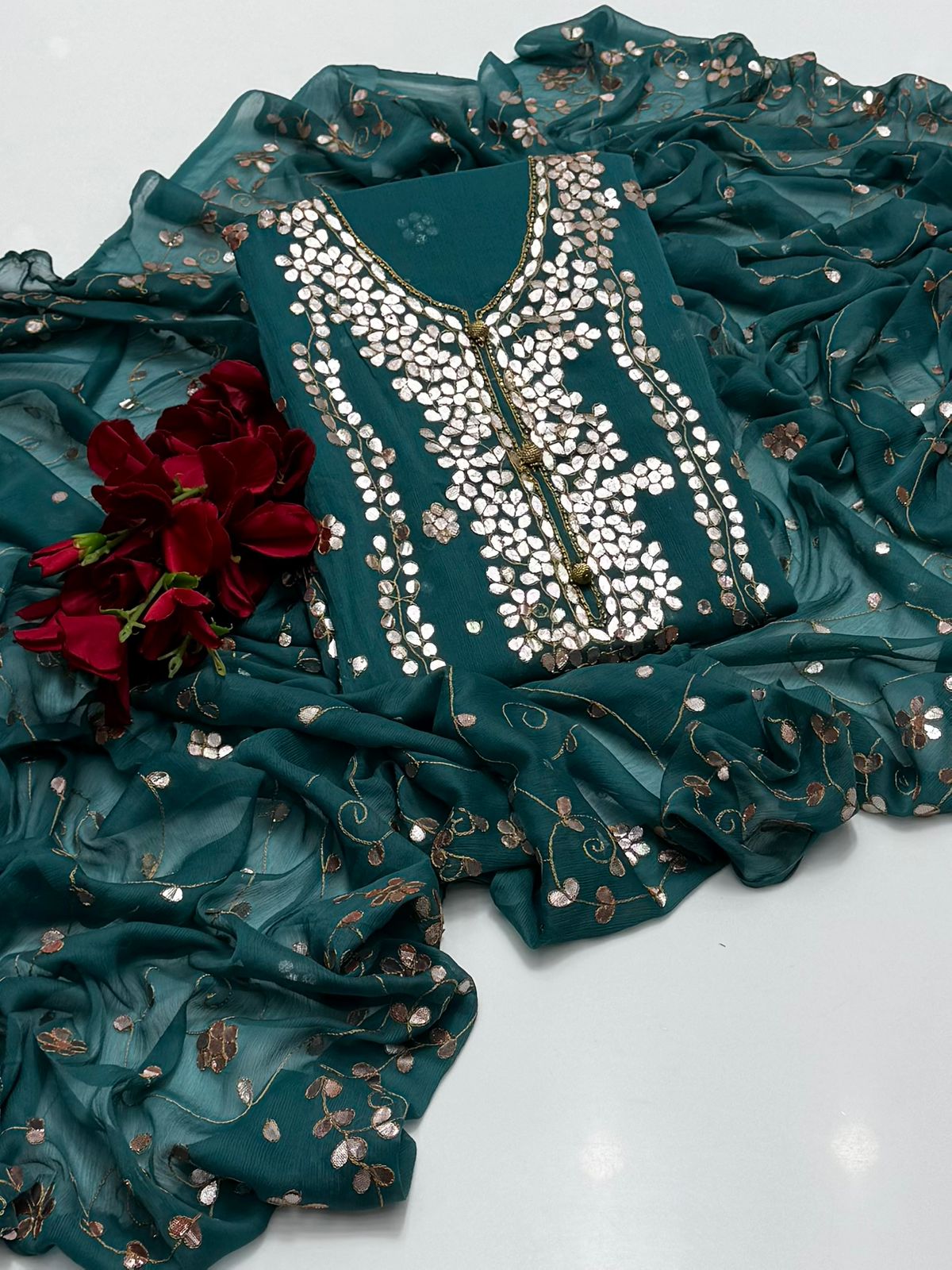 ہاتھ سے تیار کردہ پیسٹنگ 2 پی سی پریس گوٹا