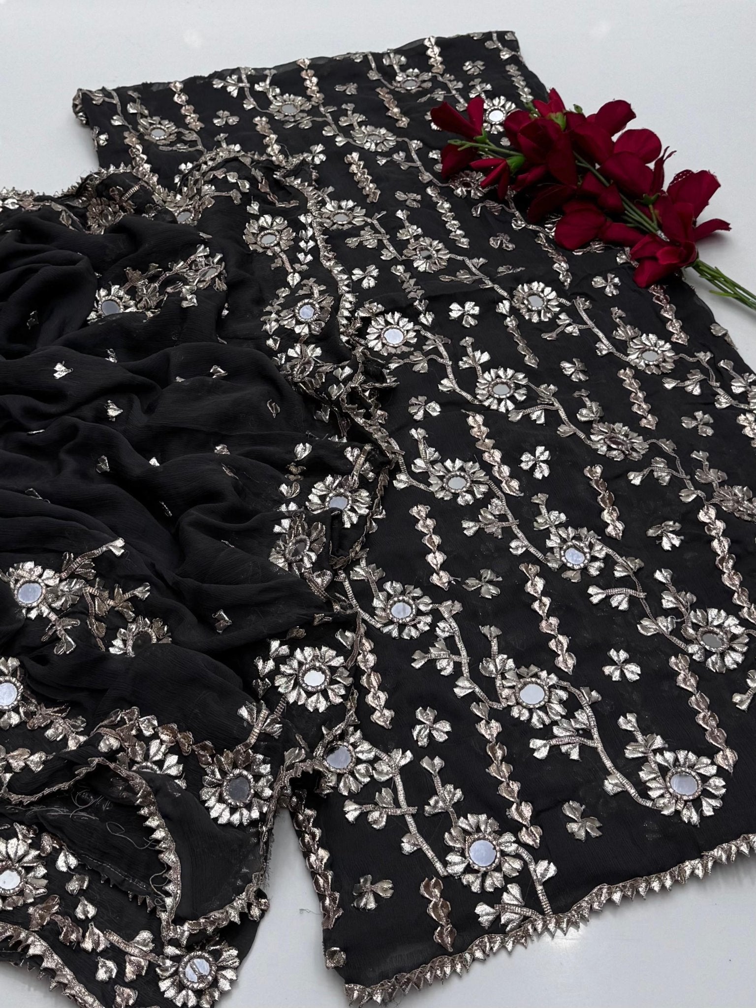 بھاری LCD کو 2 ٹکڑا کام کرنا پڑے گا۔