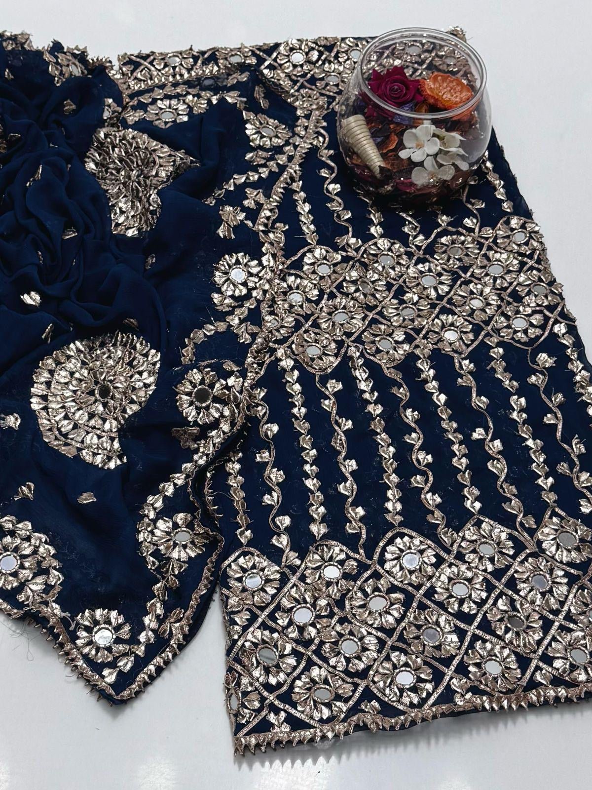 بھاری LCD کو 2 ٹکڑا کام کرنا پڑے گا۔