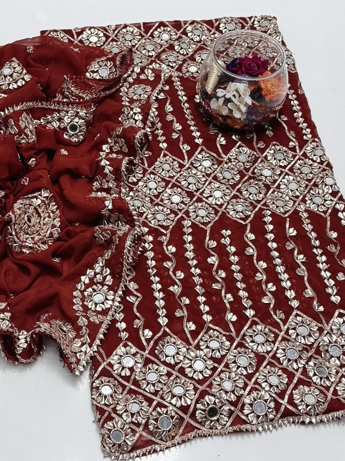 بھاری LCD کو 2 ٹکڑا کام کرنا پڑے گا۔