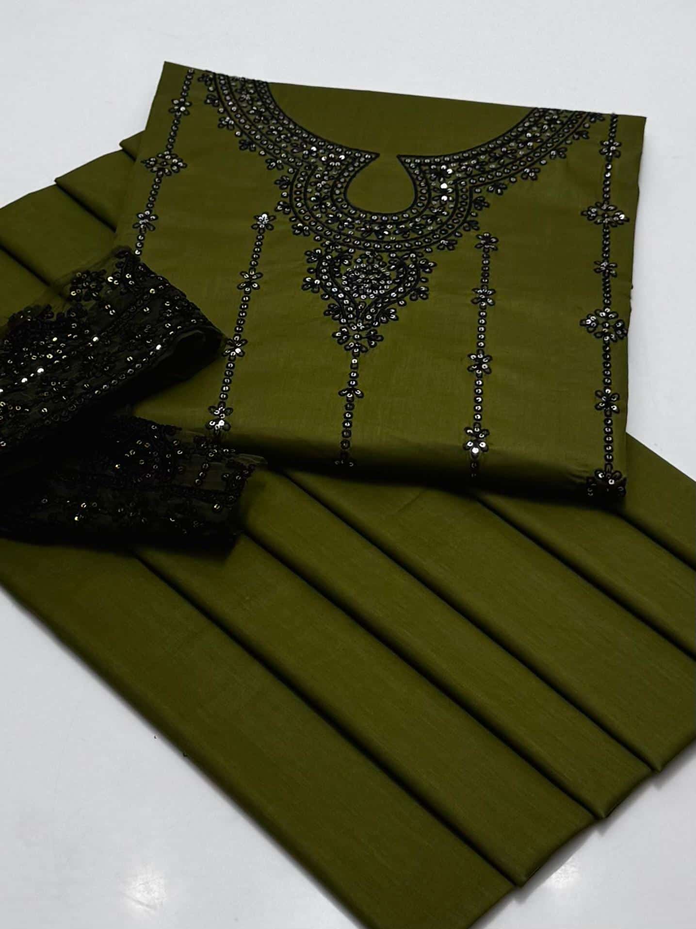 پیور لان 2 پیس ان سیکوینس ایمبرائیڈری کے ساتھ ایمبرائیڈڈ پیچ